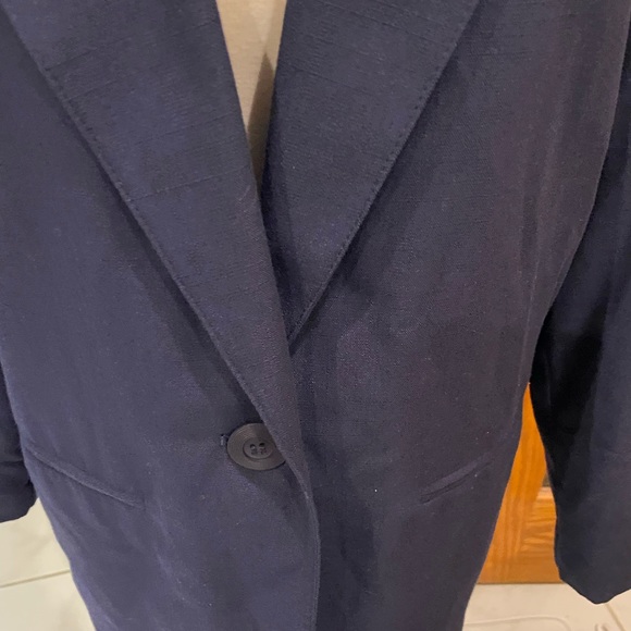 Light weight blazer by Sag Harbor color navy size 8petite 100% polyester - Picture 3 of 8